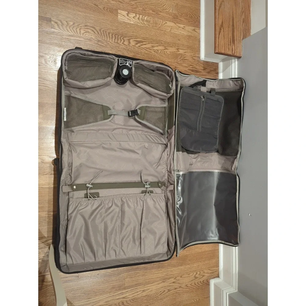 American Tourister 2 Wheels Garment Bag - Black